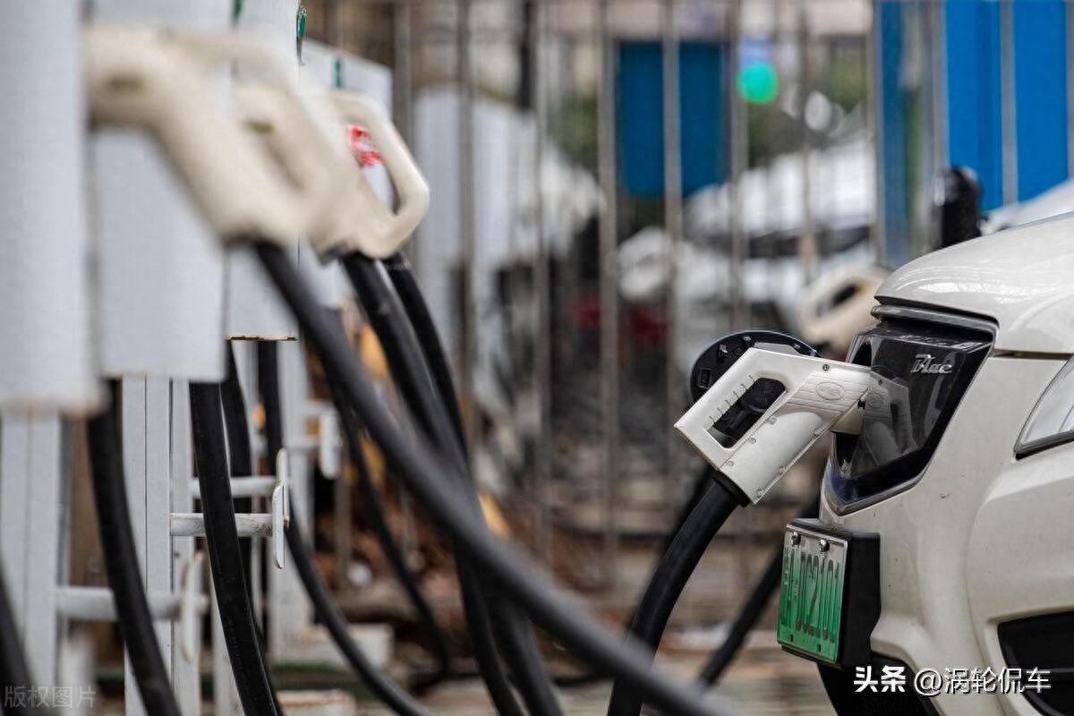 开了8年电动车，看了换电池的费用，终于知道为啥现在流行换电了