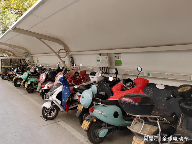 电瓶换车胎多少钱_换电瓶电瓶车_电瓶换电车