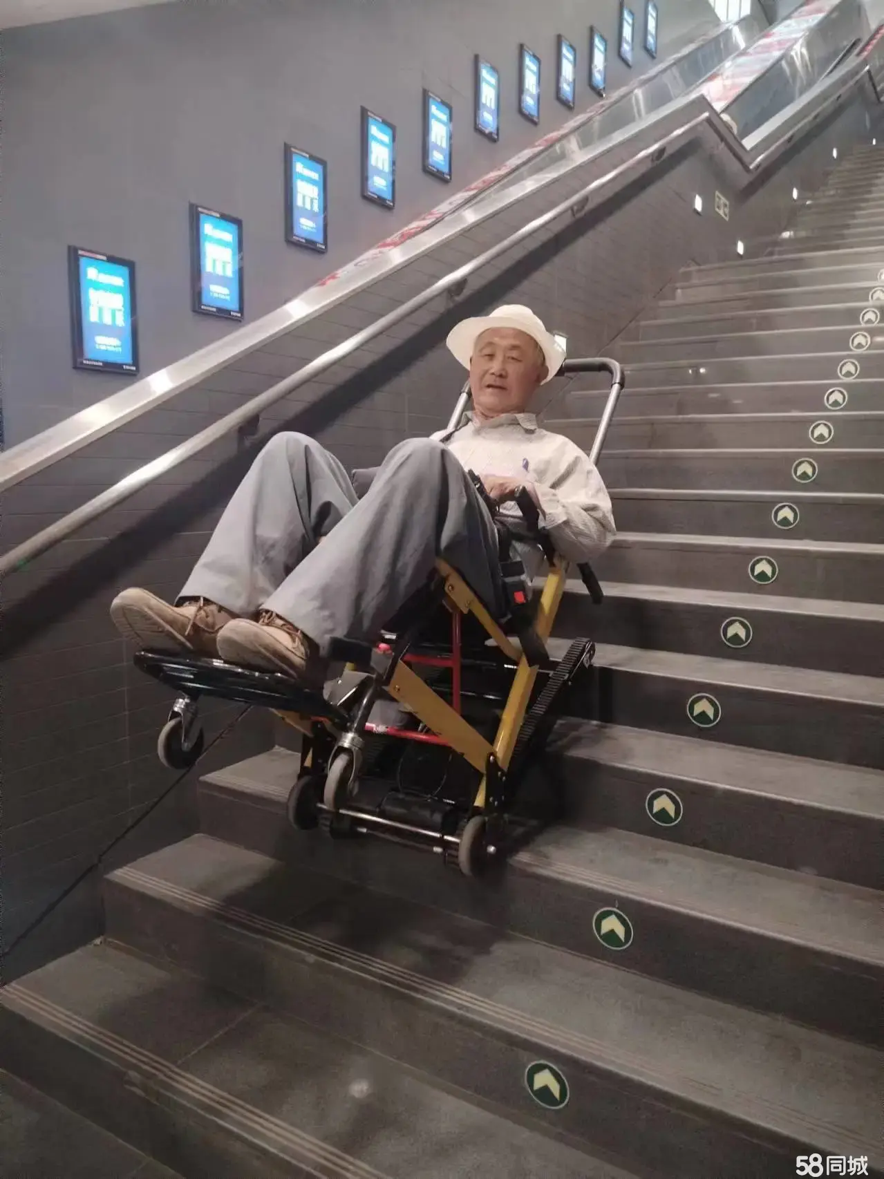 宠物电动爬楼车由专业技师上门服务接送老年人上下楼